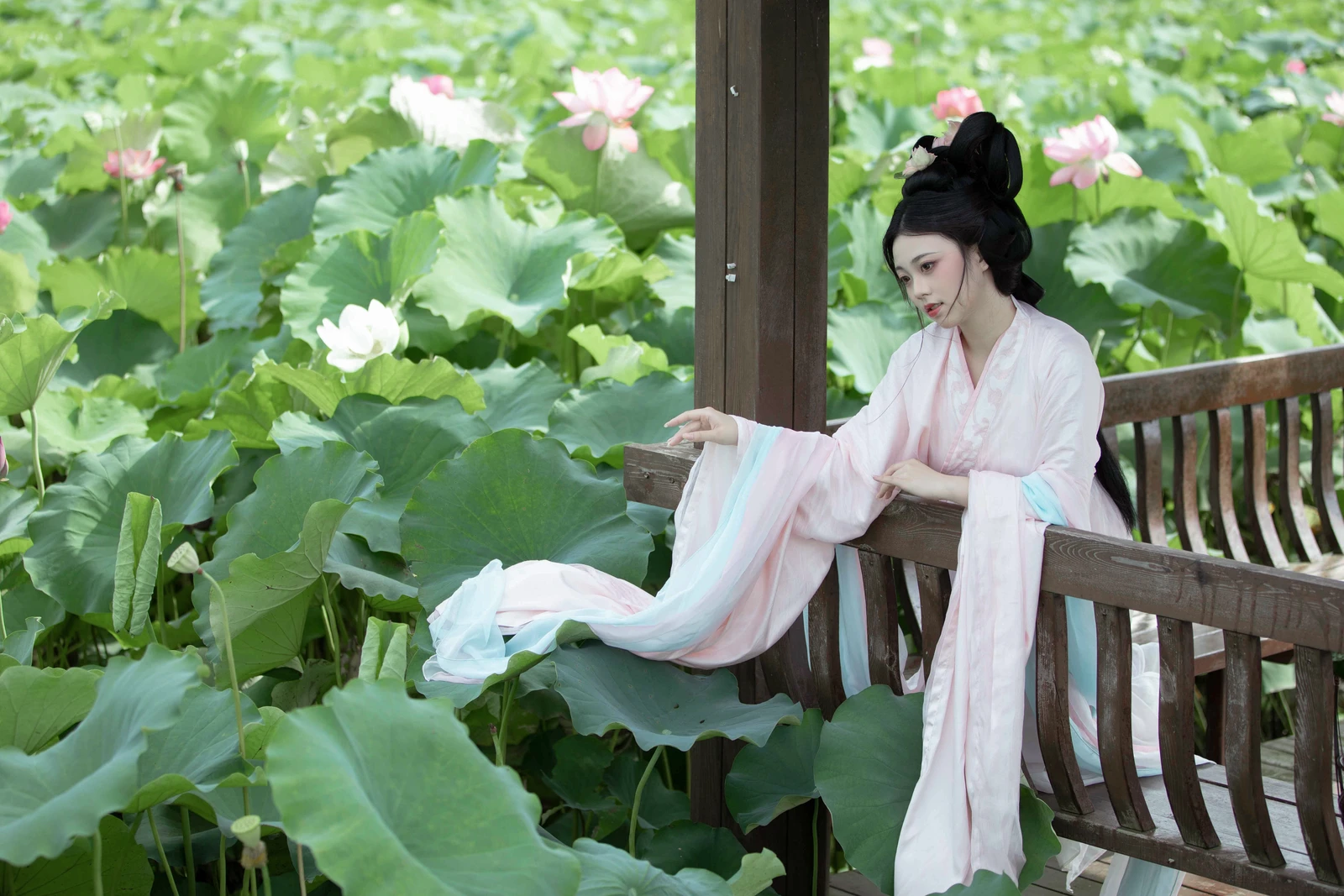 [YITUYU]艺图语-2024.10.19-别有娉婷-谨陬捌-[23P-258MB]-8.webp